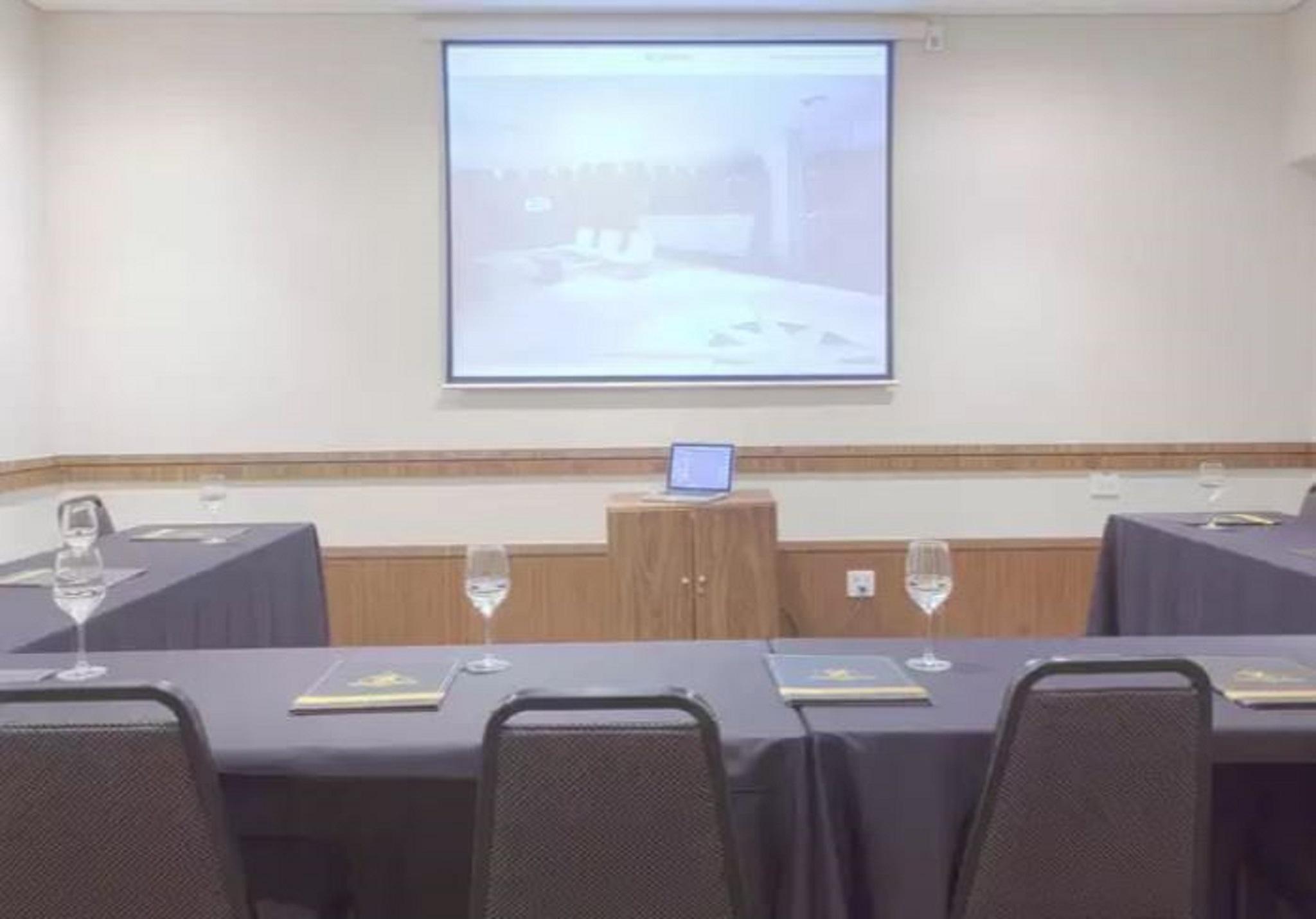 Royal Boutique Savassi Hotel Belo Horizonte Extérieur photo A projection screen in a meeting room
