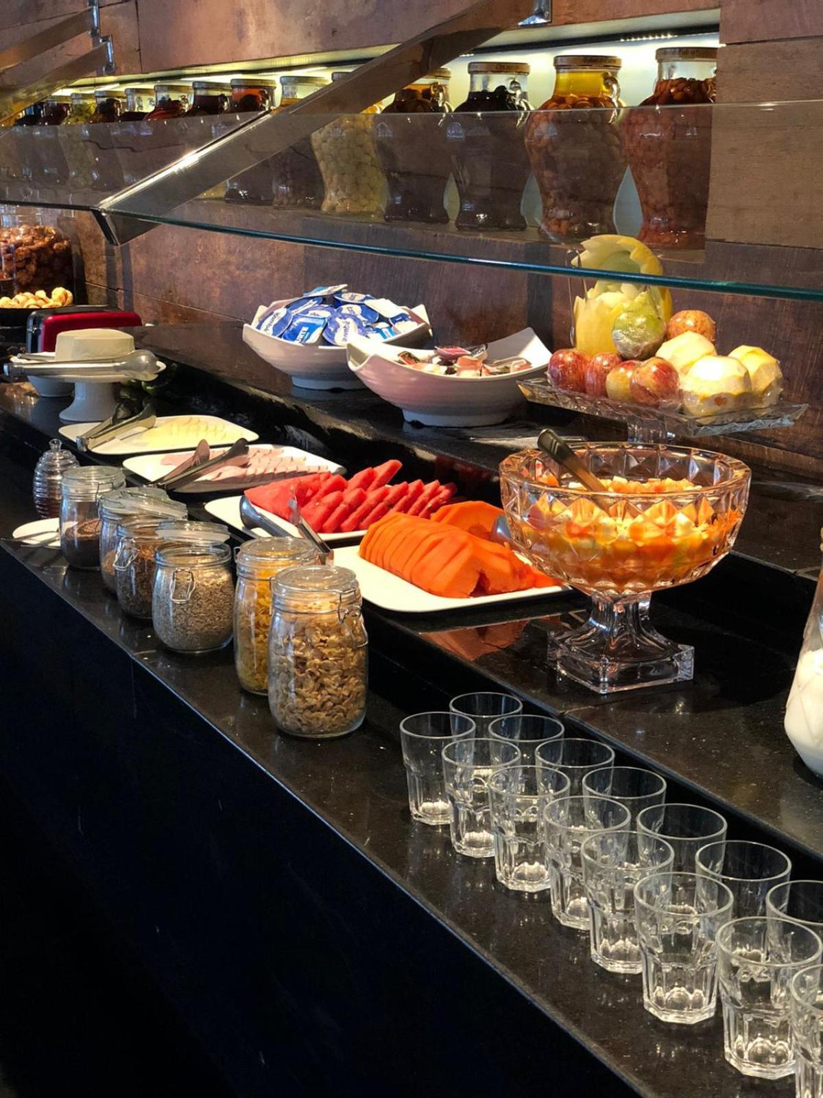 Royal Boutique Savassi Hotel Belo Horizonte Extérieur photo A breakfast buffet at a hotel