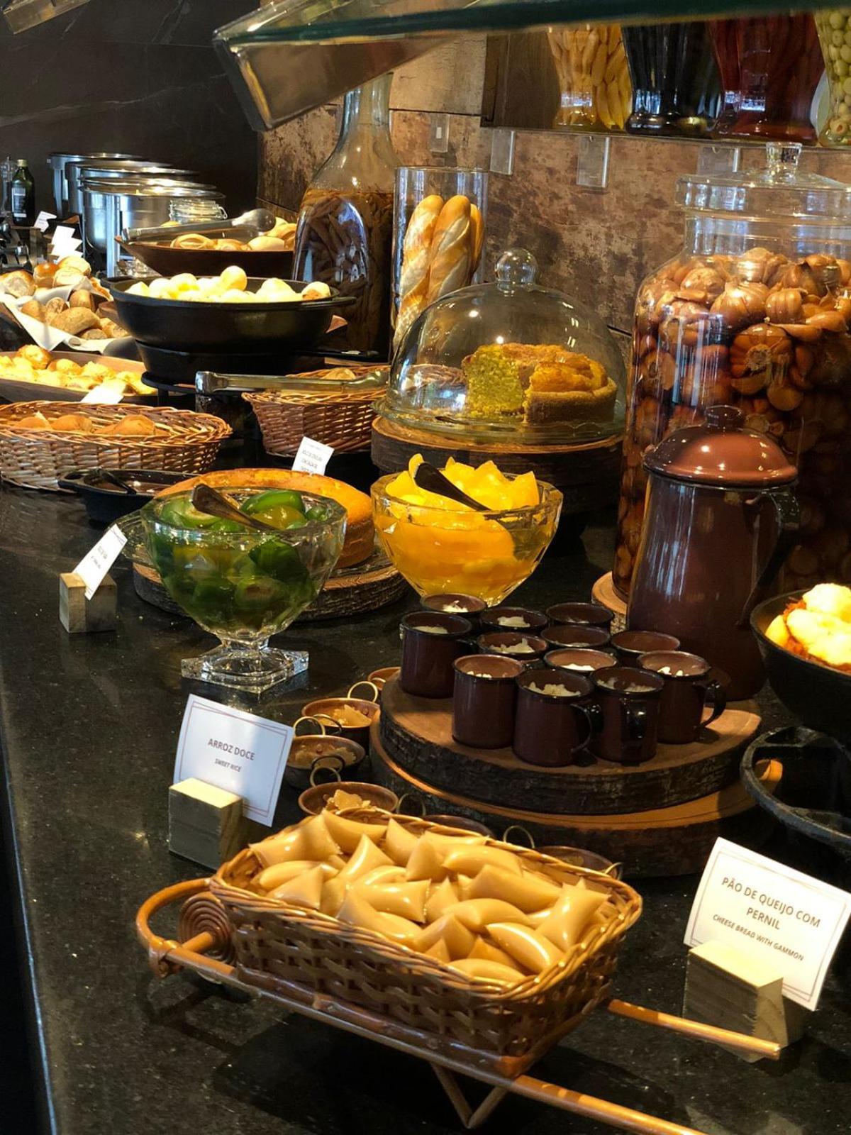 Royal Boutique Savassi Hotel Belo Horizonte Extérieur photo A selection of desserts at a buffet