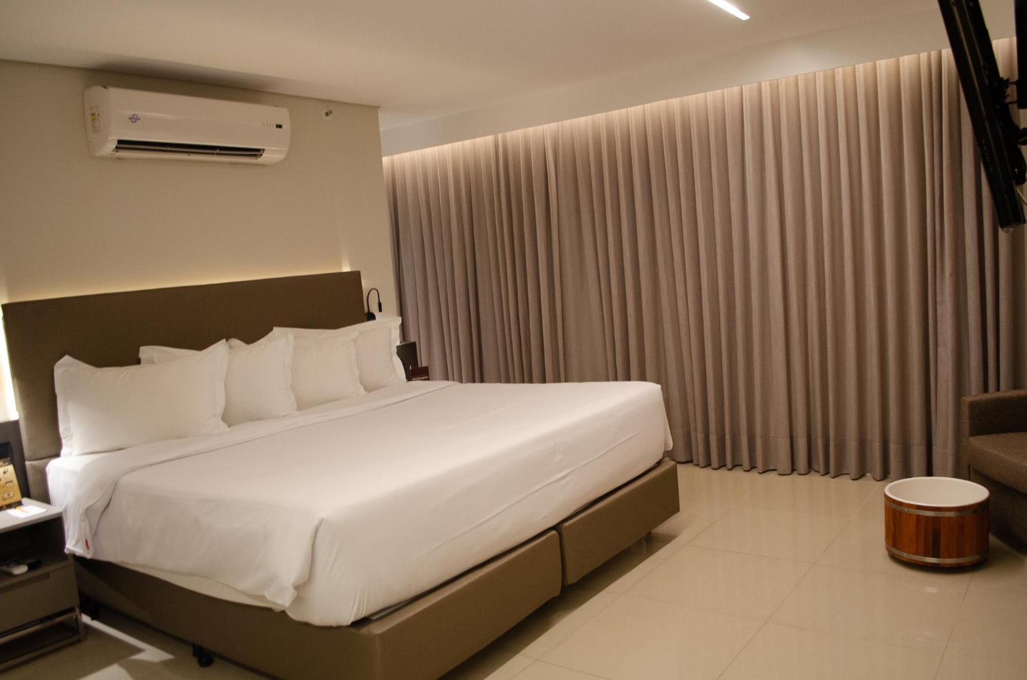 Royal Boutique Savassi Hotel Belo Horizonte Extérieur photo A bedroom at the hotel