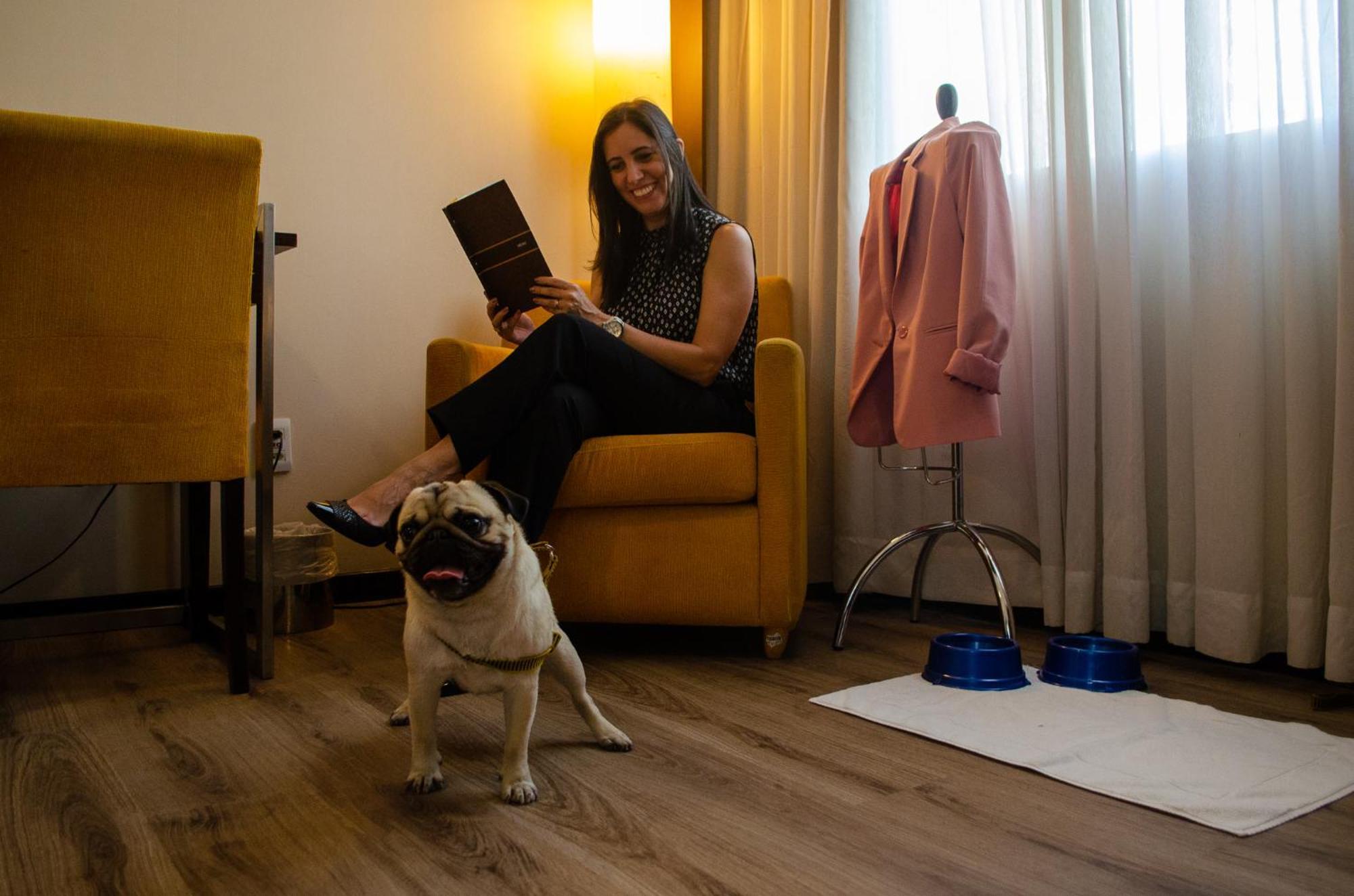 Royal Boutique Savassi Hotel Belo Horizonte Extérieur photo A woman with her dog