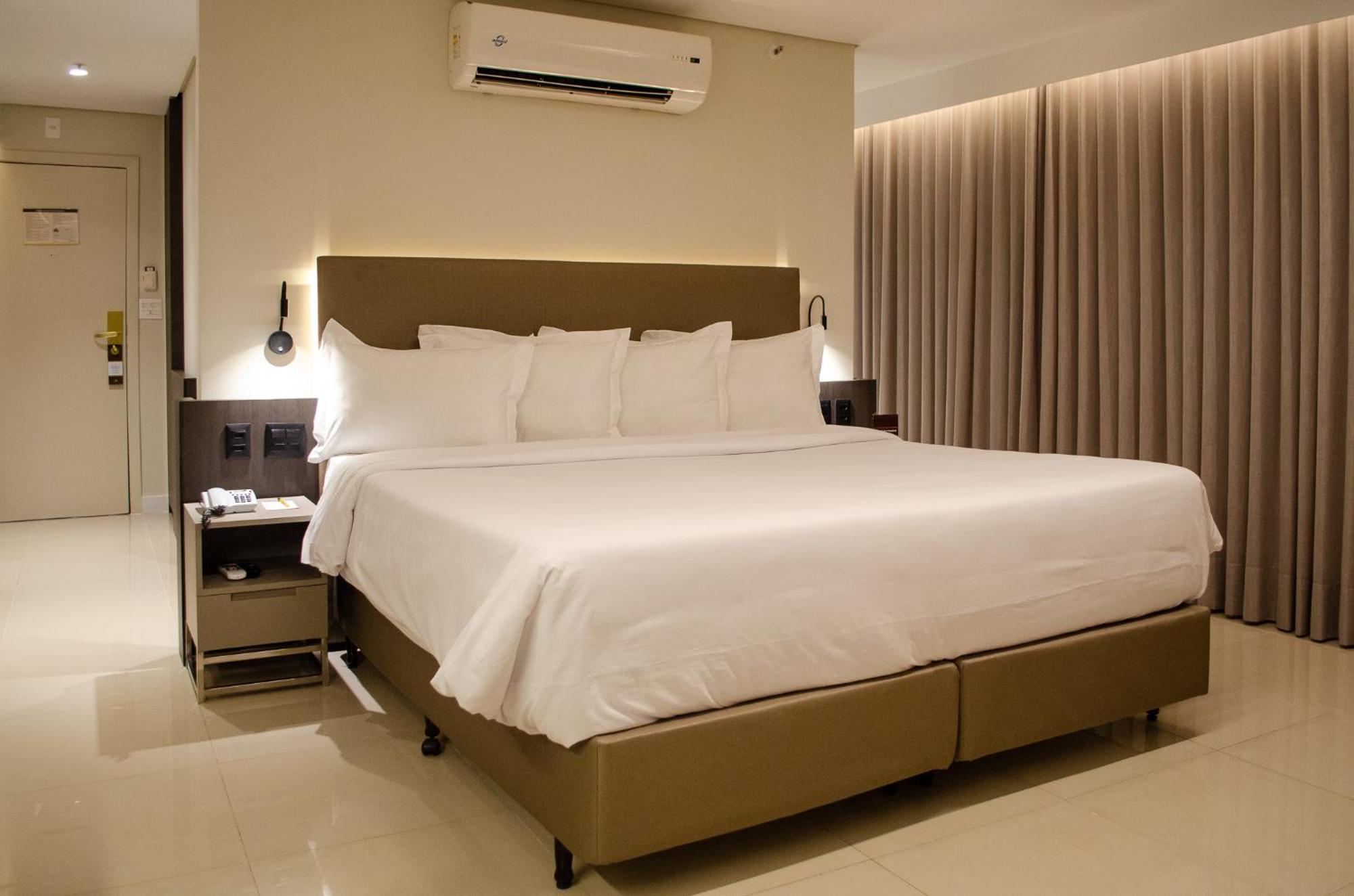 Royal Boutique Savassi Hotel Belo Horizonte Extérieur photo A bedroom at the hotel